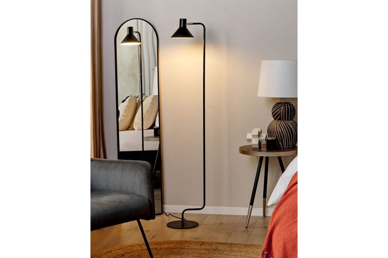 Paksli Gulvlampe 154 cm - Svart - Belysning - Innendørsbelysning & Lamper - Soveromslampe