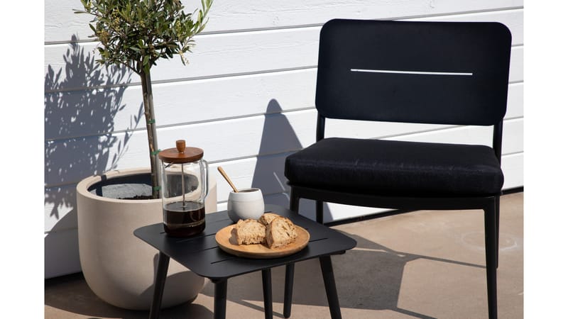 Lina Cafésett + 2 Loungestoler med Puter Svart - Venture Home - Verandamøbler - Hagemøbler barn - Sofagruppe utendørs - Loungesett