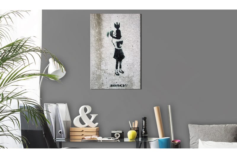 Bilde Bomb Hugger By Banksy 60x90 - Artgeist sp. z o. o. - Innredning - Bilder & kunst - Lerretsbilder