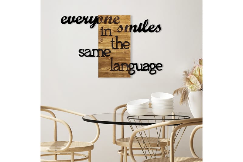 Everyone Smiles in The Same Language Veggdekor - Svart/Valnøtt - Innredning - Veggdekorasjon - Skilt - Metallskilt