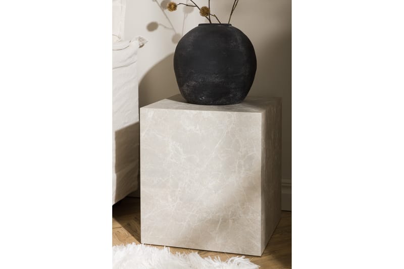 Molly Travertin Sidebord 40x40x45 cm - Beige - Møbler - Bord - Avlastningsbord - Lampebord & sidebord