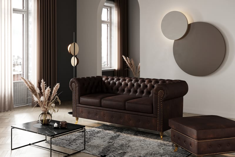 Chesterfield Deluxe 3-seters Sofa i Kunstlær - Mørkebrun - Møbler - Sofaer - Skinnsofaer