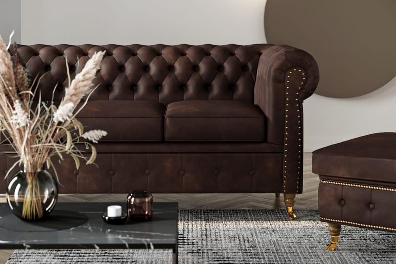 Chesterfield Deluxe 3-seters Sofa i Kunstlær - Mørkebrun - Møbler - Sofaer - Skinnsofaer