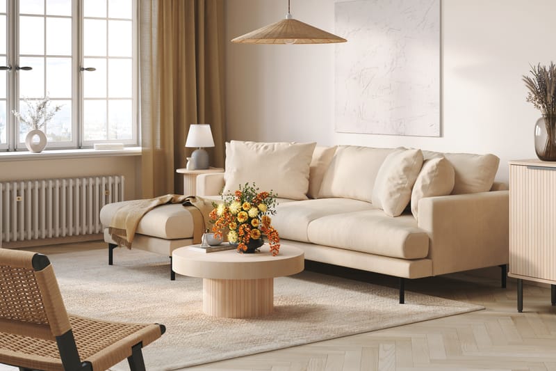 Menard Dyp 4-seters Manchester Divansofa 250 cm - Beige - Møbler - Sofaer - Sofa med sjeselong - 4 seters sofa med divan