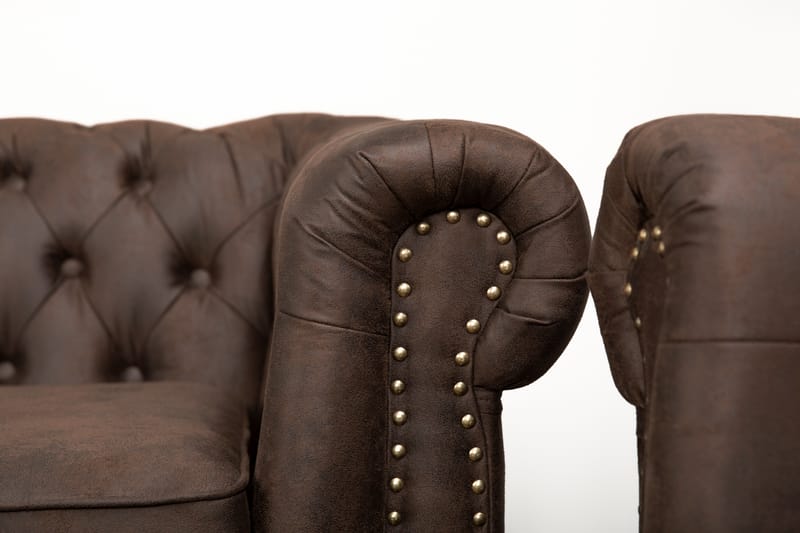 Chesterfield Deluxe Sofagruppe 3+2+1 med Fotskammel Lærutseende - Mørkebrun - Møbler - Sofaer - Sofagrupper - Howard sofagruppe